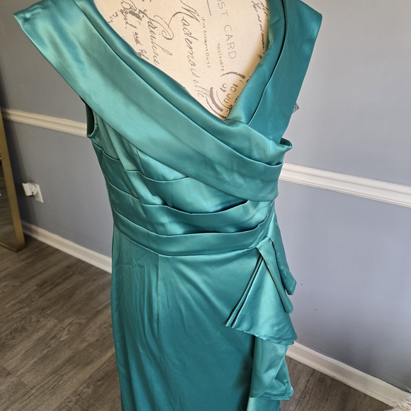 Elegant Teal Evening Gown- Emerald Green Size S - Picture 7 of 9